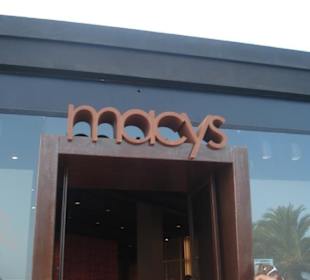 Laden an der Einkaufsmeile