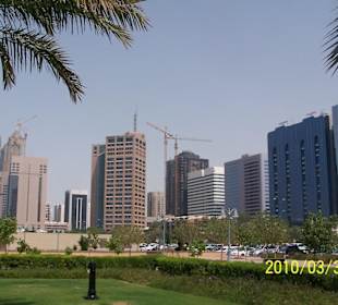 Deptak w Abu Dhabi Cornisch