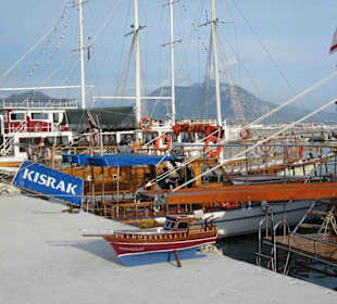 Boote im Hafen von Alanya
