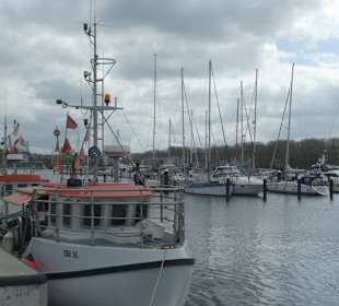 Bei einem Hafenbummel in Travemünde