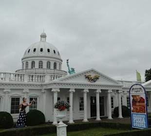 Das Capitol am See des Parks