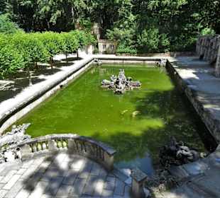 An der Unteren Grotte der Eremitage