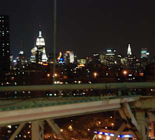Bridge bei Nacht mit Empire State Building