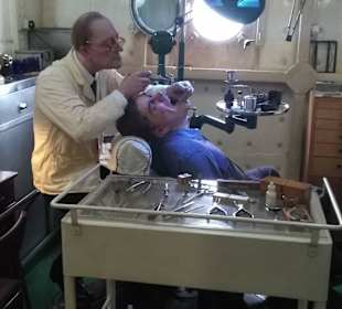 Bei Zahnschmerzen hilft der Zahnarzt