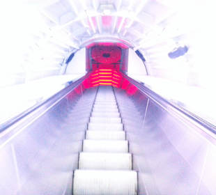 Rolltreppe in den Röhren