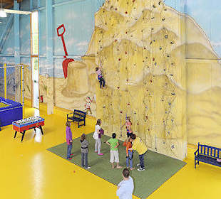 Die Kletterwand - Herausforderung, auch für Große 