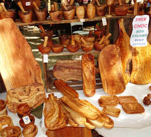 Olivenholzprodukte auf dem Handwerkermarkt