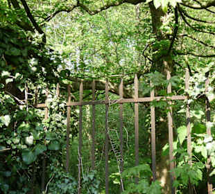 Verwunschener Park des alten Schlösschens