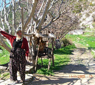 Bäuerin und Kräuterfrau