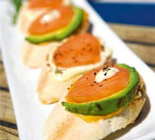 Tostas Salmon Ahumado - Geräucherter Lachs Toas