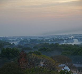 Ballonfahrt am frühen Morgen