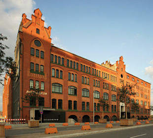 Autoausstellung von außen