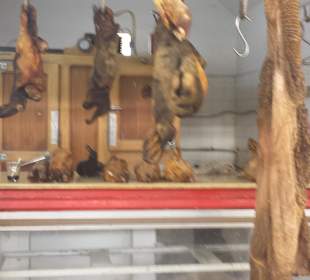 Fleischtheke in der Markthalle von Mahdia