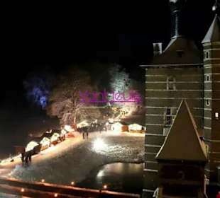 Weihnachtsmarkt vom Turm bei Schnee