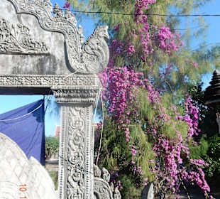 Gemeißelte Reliefbögen