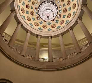 Kuppel und Kronleuchter 