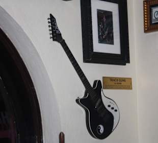 Ausstattung Café durch prominente Gegenstände