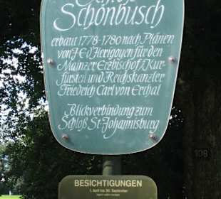 Die Beschilderung zum Schloss.