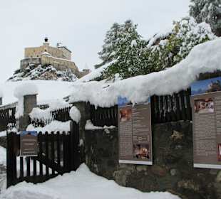 Tarasp Castle, after the snowing : 2 days 10- 12 X