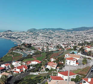 Ausblick von unserem Hotel auf Funchal