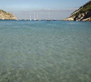 Feinsandig - flacher Zugang - glasklares Wasser