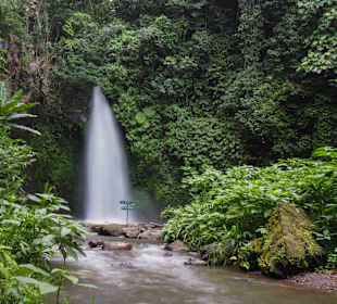 Versteckter Wasserfall ohne Touristen