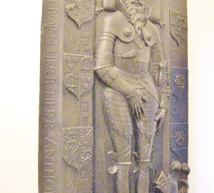 Grabplatte eines Grafen von 1570