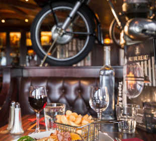 Les célèbres burgers du Pub au Bureau