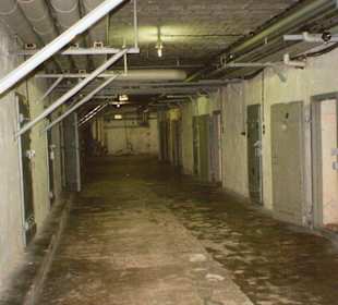 Gang von den Kellerzellen