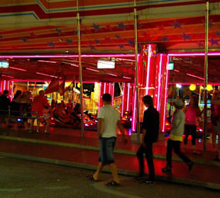 Der Luna-Park bei Tag und Nacht
