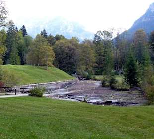 Durch den Park zum Schloss