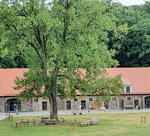 Blick auf das Nebengebäude-Shop