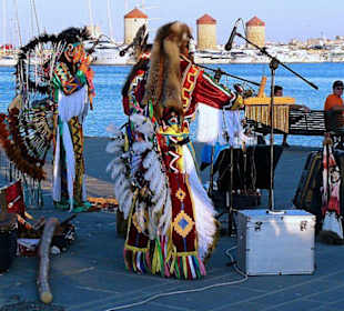 Szenen aus Mandraki-Hafen