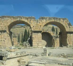 Historisches Steintor in Pamukkale