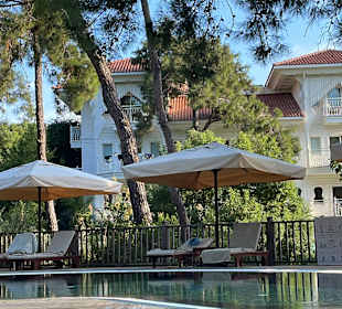 Erwachsenenpool Zugang ab 16 Jahren