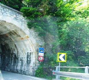 Enge Tunnel Vorsicht