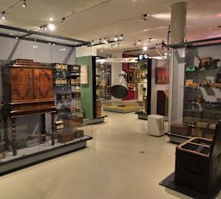 Im Schaumagazin des Museums