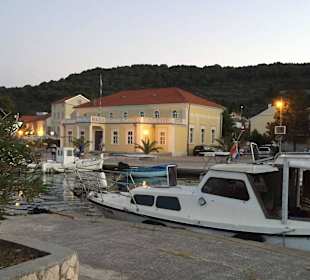 Besuchen Sie Veli Iz mit dem Boot, Auto, zu Fuss