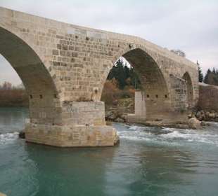 Neue Brücke zur Strasse von Aspendos