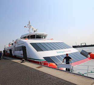 Fährhafen mit Halander Jet