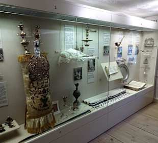 In der historischen Synagoge des Museums