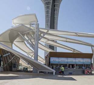 Empfangsgebäude mit Türkcllturm