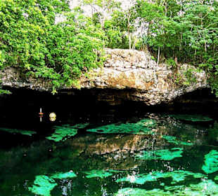 Sprung in die Cenote