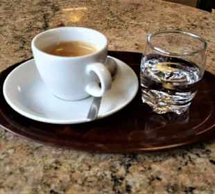 Zum guten Kaffee gehört ein Wasser