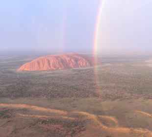 Sonnenaufgang am Uulru (aus Heliokoptersicht)