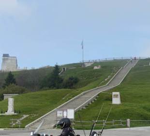 Vom Pakrplatz hoch zum Denkmal