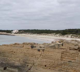 Alte Steinbrüche und Höhlen