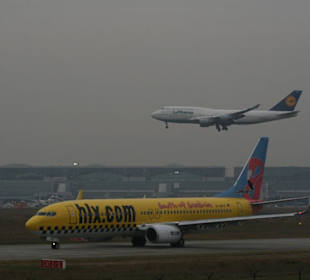 Ankommende und Abhebende Flugzeuge