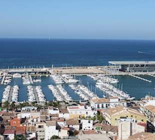 Blick auf ein Hafenbecken