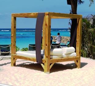 Loungebett vor dem Noir